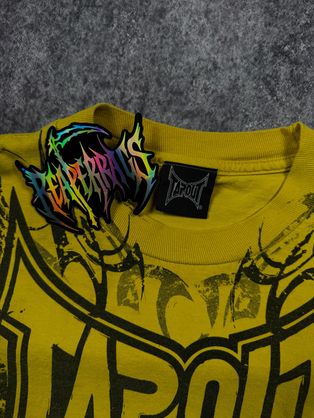 (rare) 2000s tapout shirt (S)