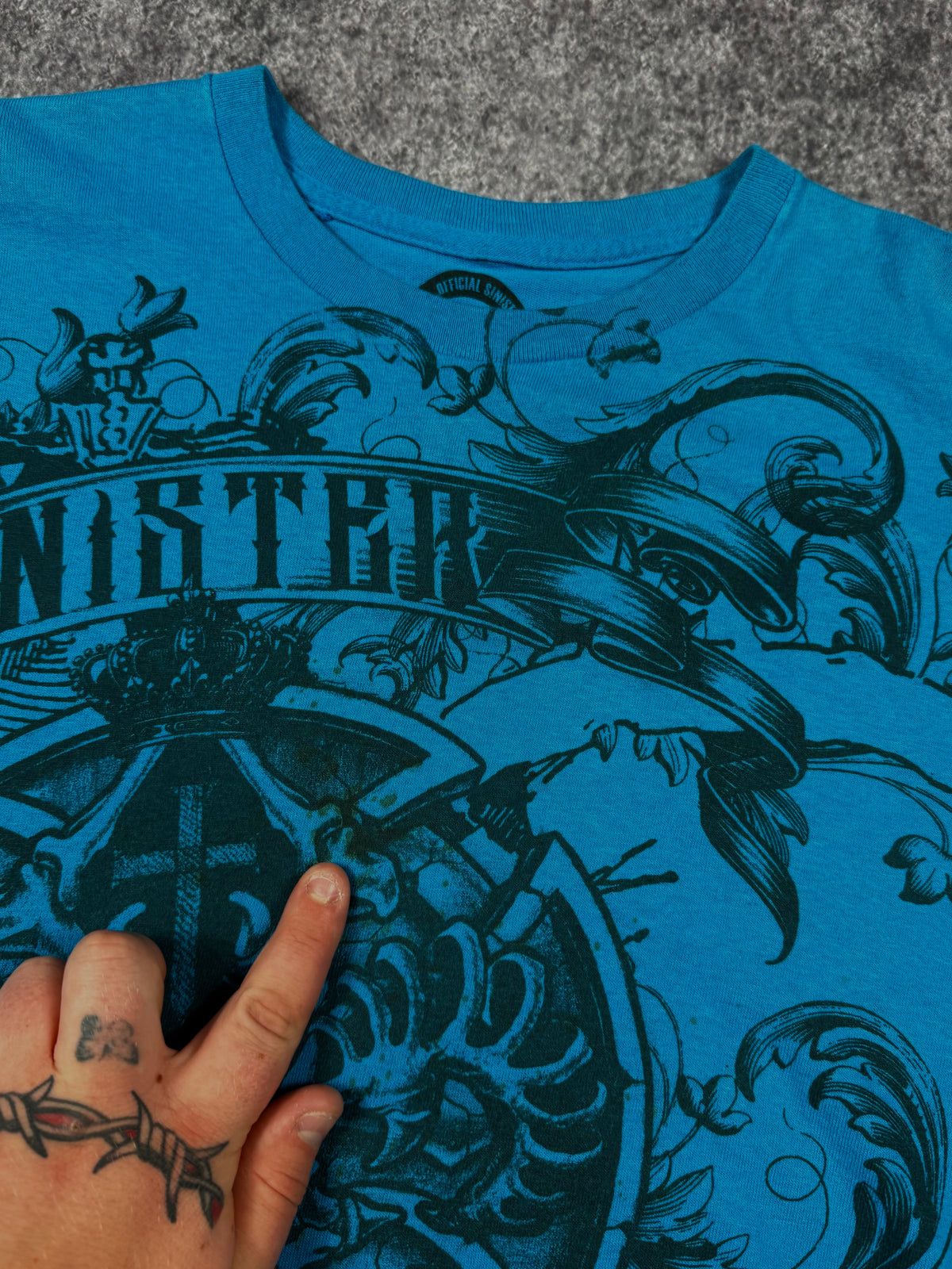 (rare) 2000s sinister shirt (XL)