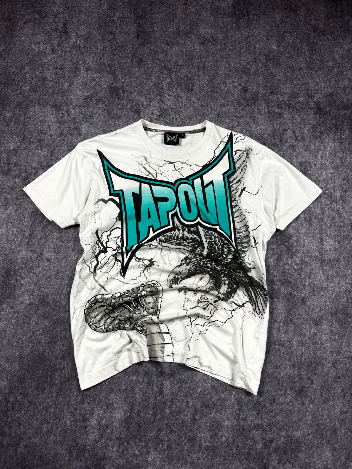 (RARE) 2000s TAPOUT SHIRT (M)