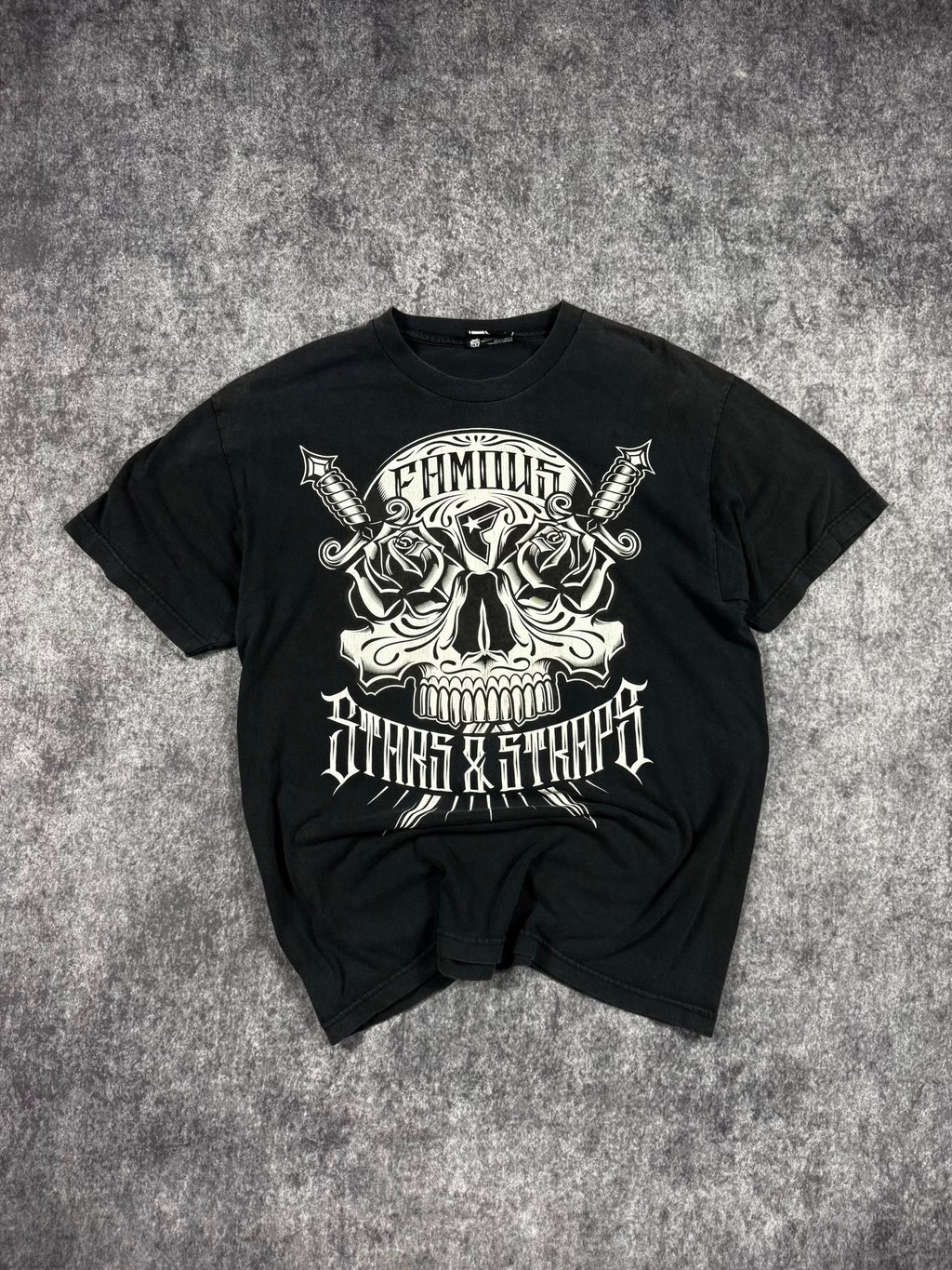 (RARE) 2000S FAMOUS STARS & STRAPS SHIRT (L)