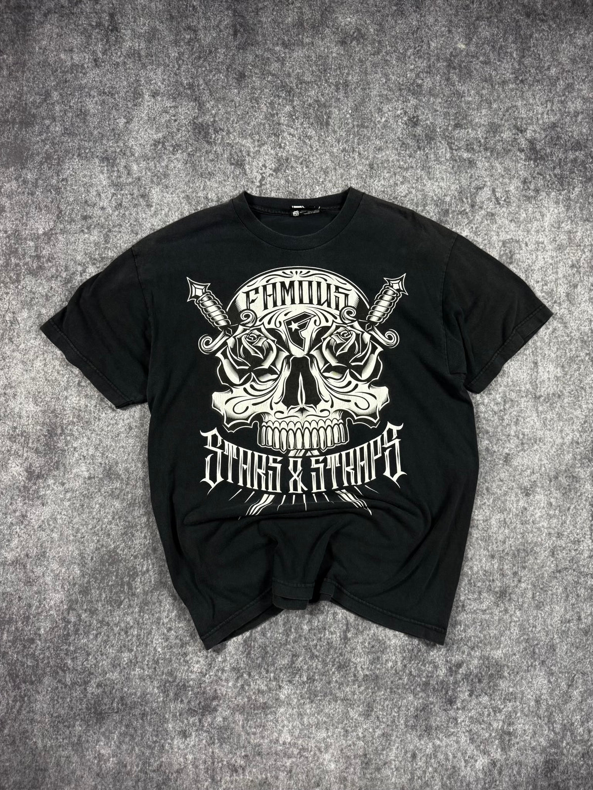 (RARE) 2000S FAMOUS STARS & STRAPS SHIRT (L)