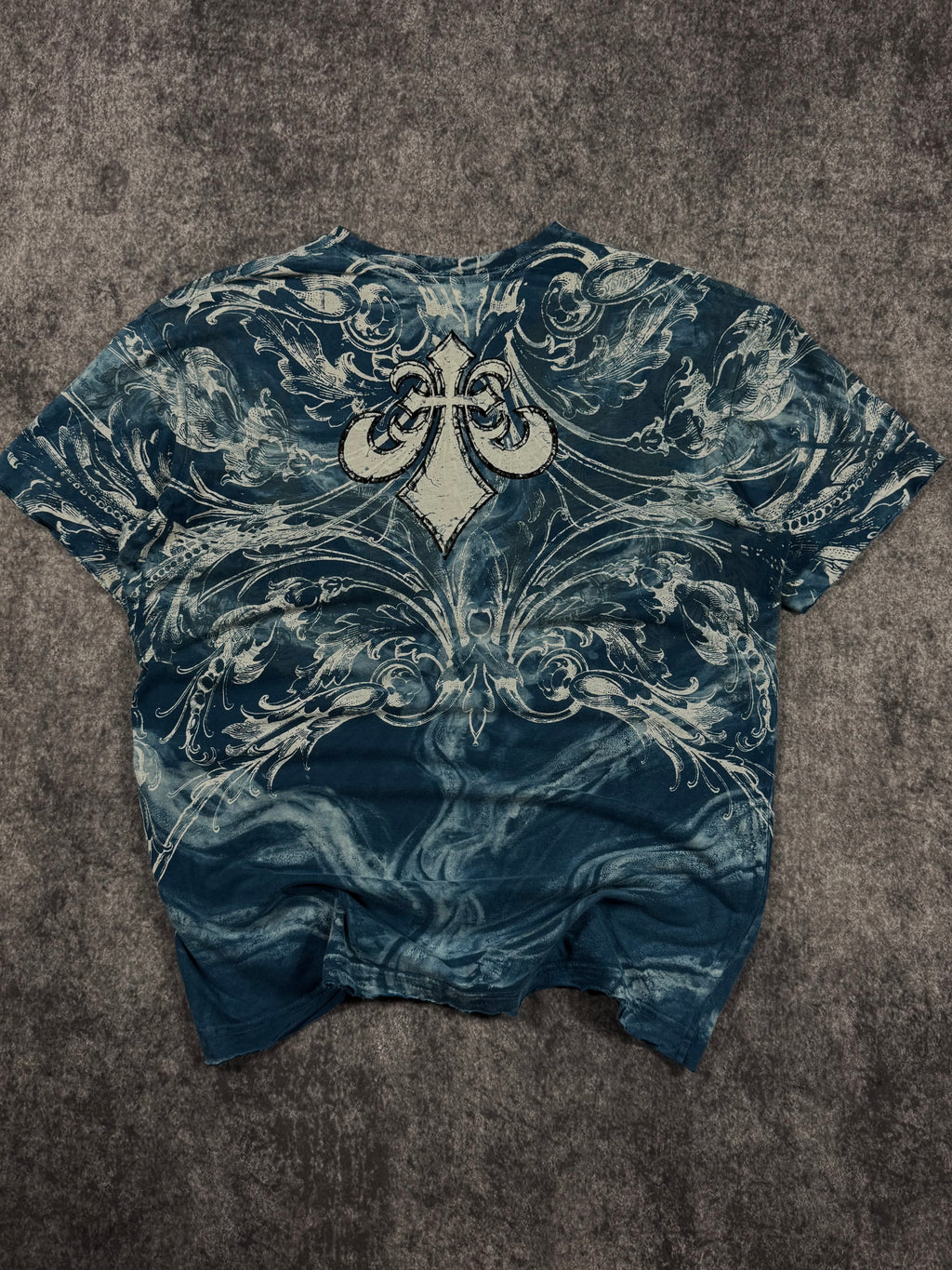 (rare) 2000s affliction shirt (M)