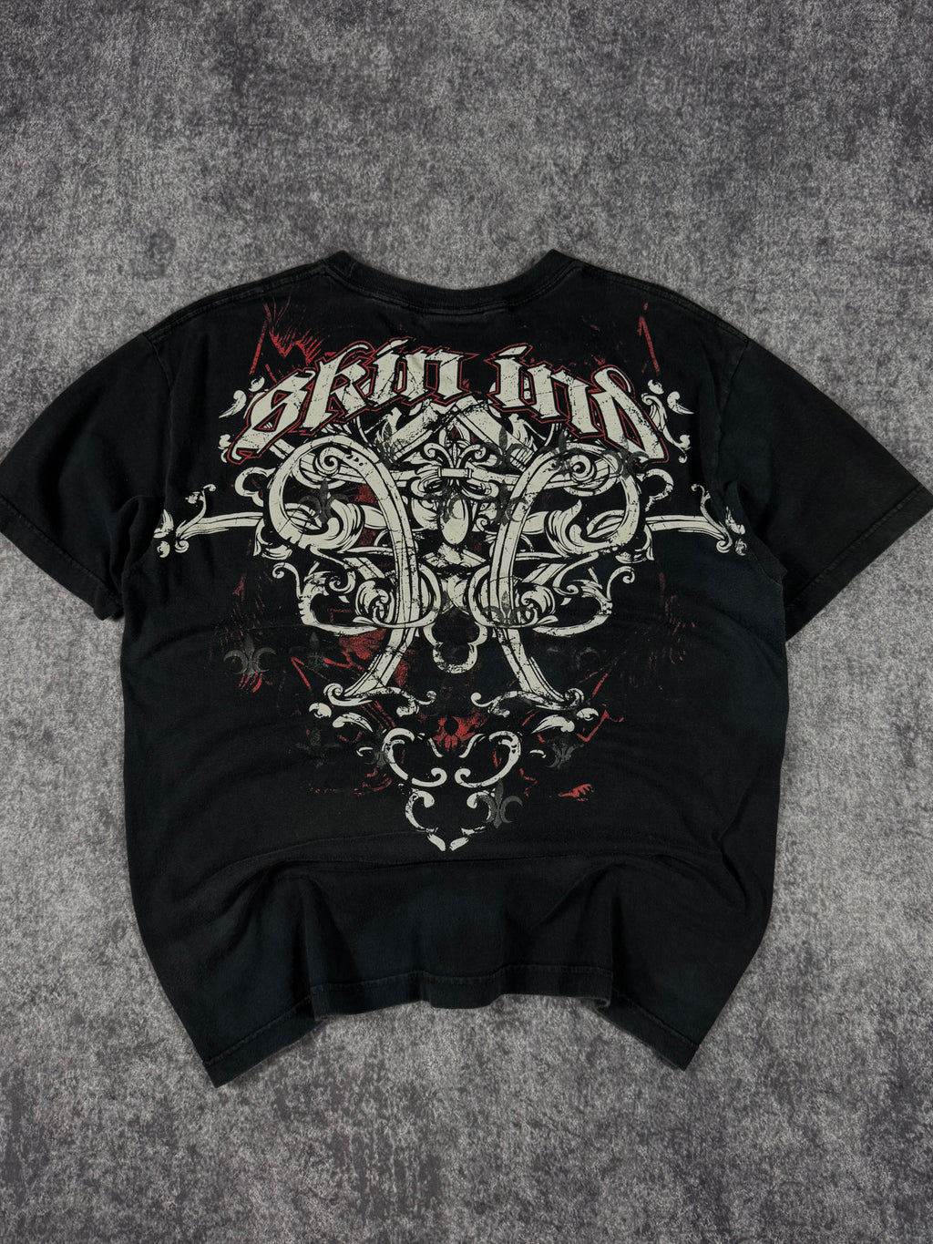 (rare) 2000s skin industries shirt (L)