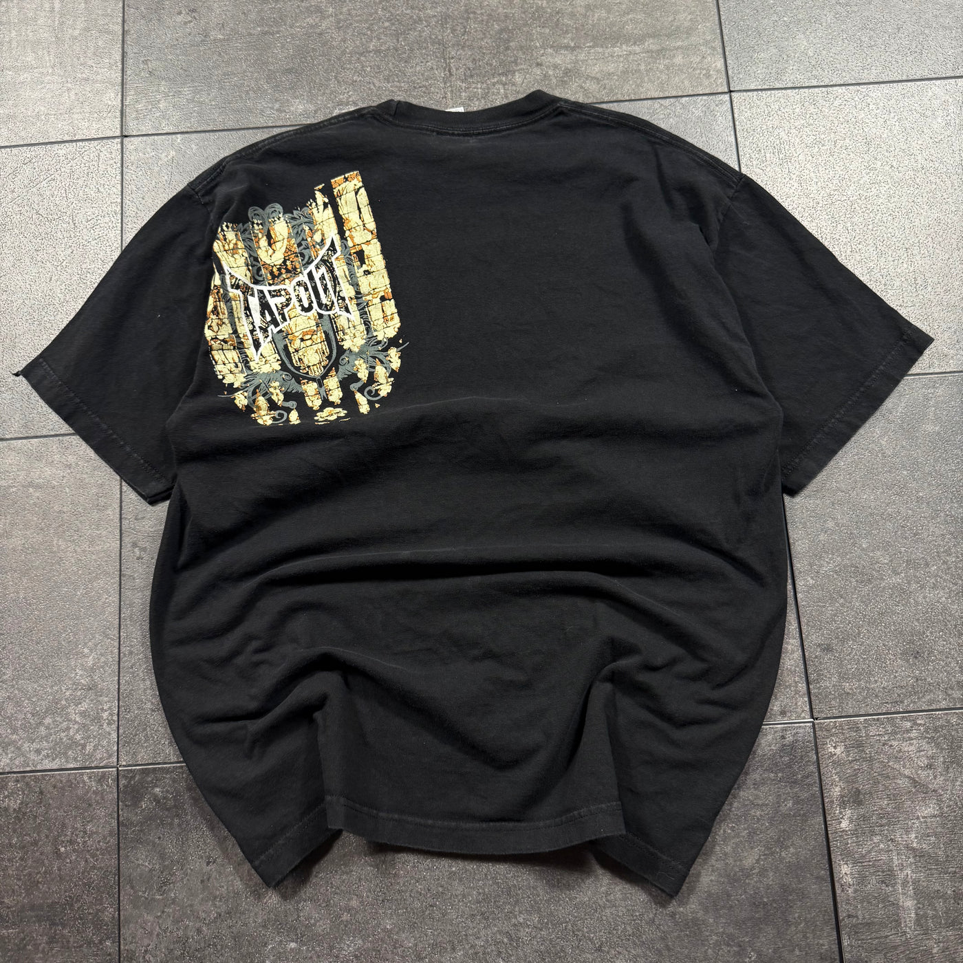2000s Tapout Shirt (L)