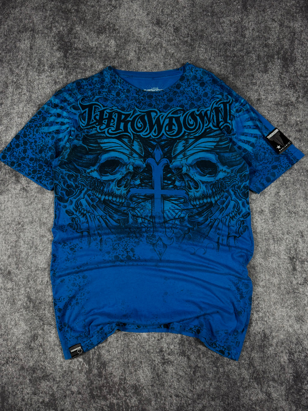 (rare) 2000s throwdown shirt (M)