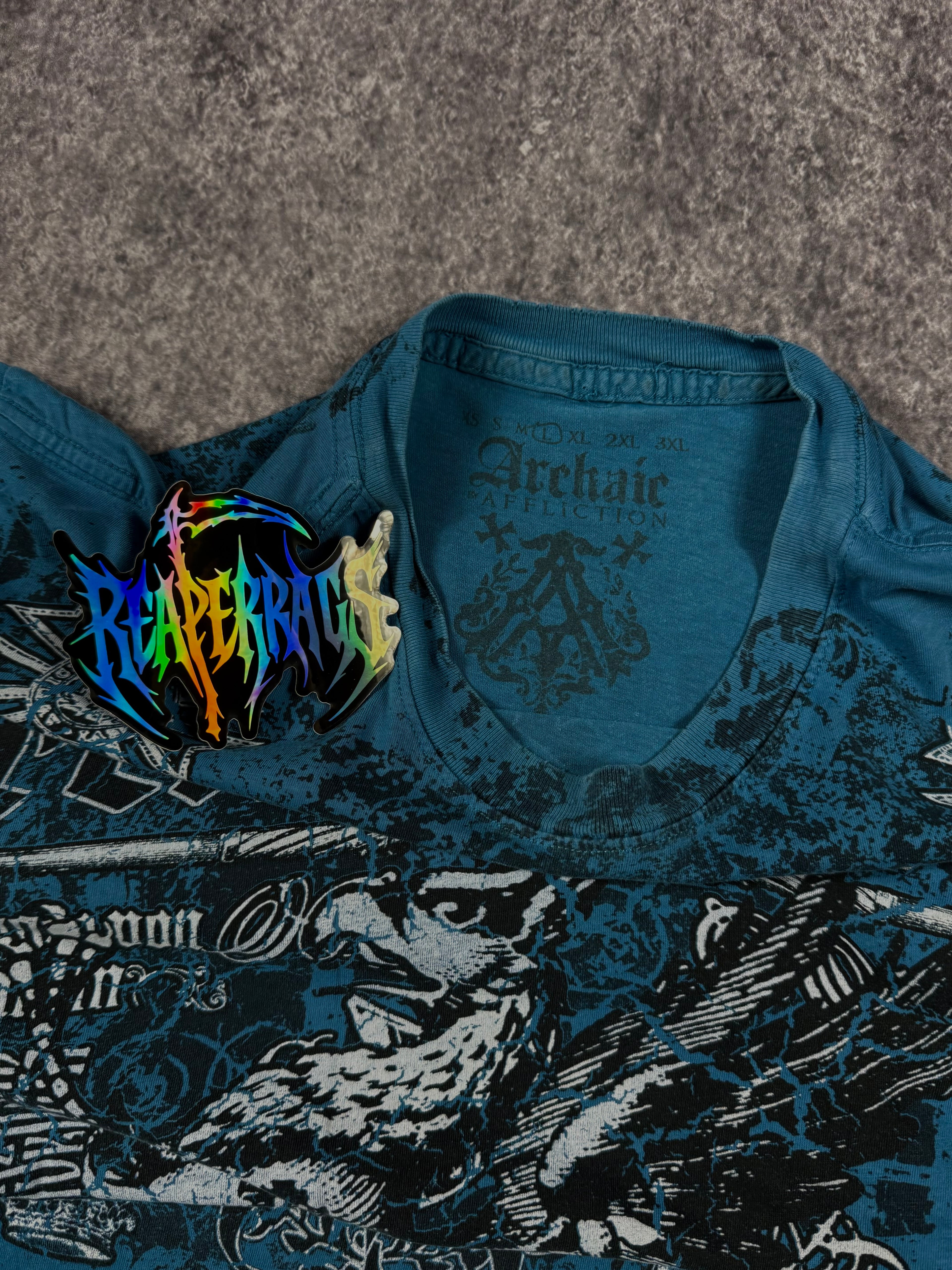 (rare) 2000s archaic x affliction shirt (L)