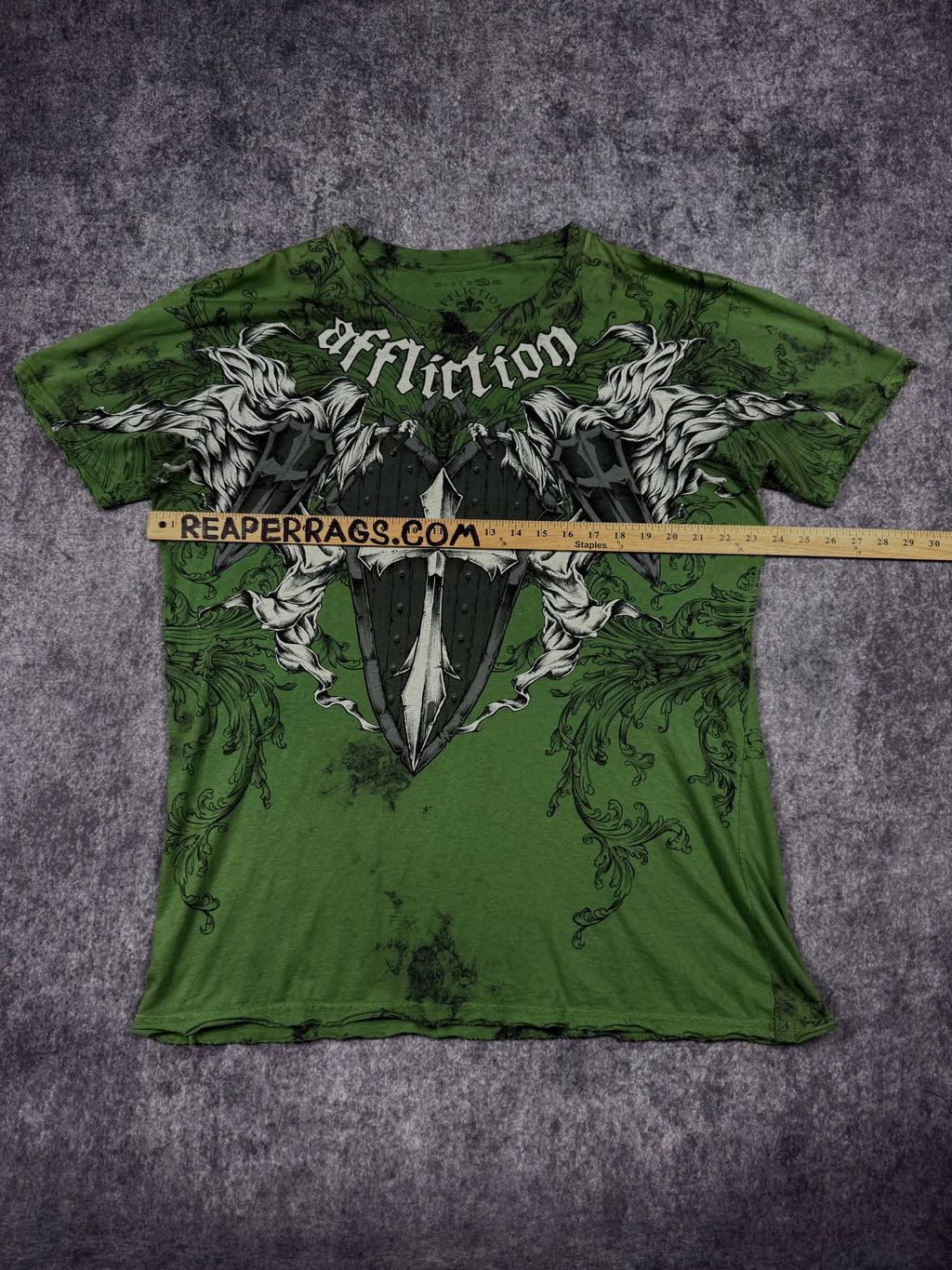 (rare) 2000s affliction shirt (XL)