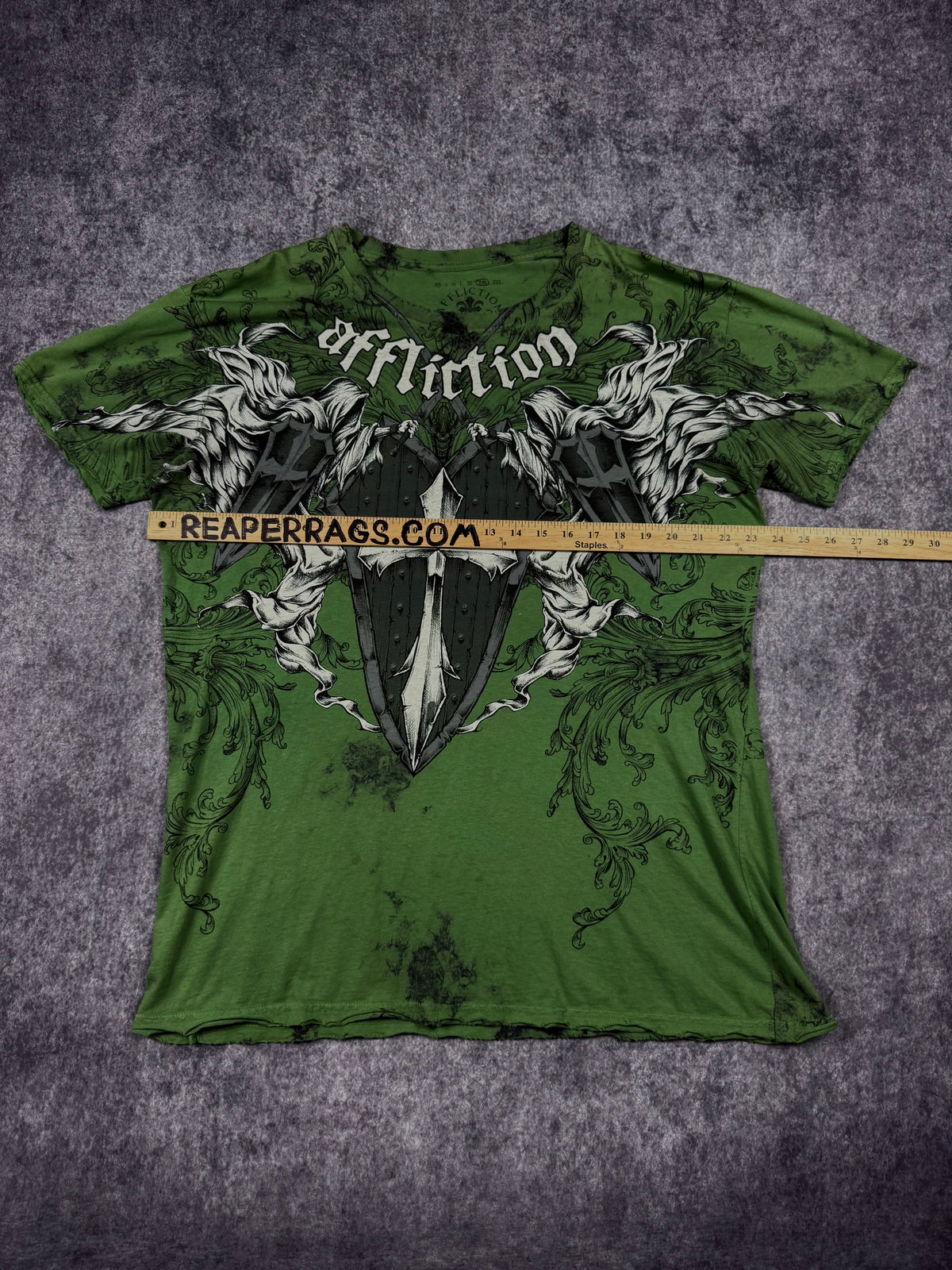 (rare) 2000s affliction shirt (XL)