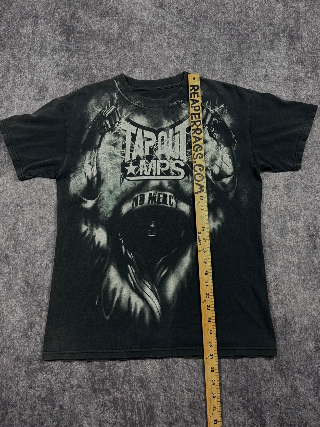 (rare) 2000s tapout shirt (M)