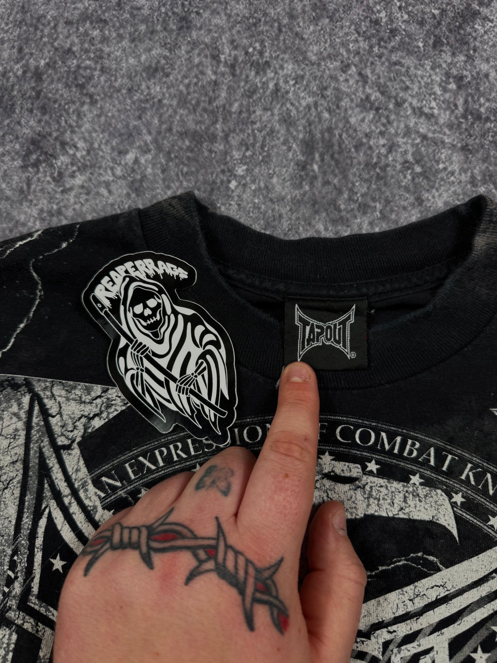 2000s tapout shirt (S)