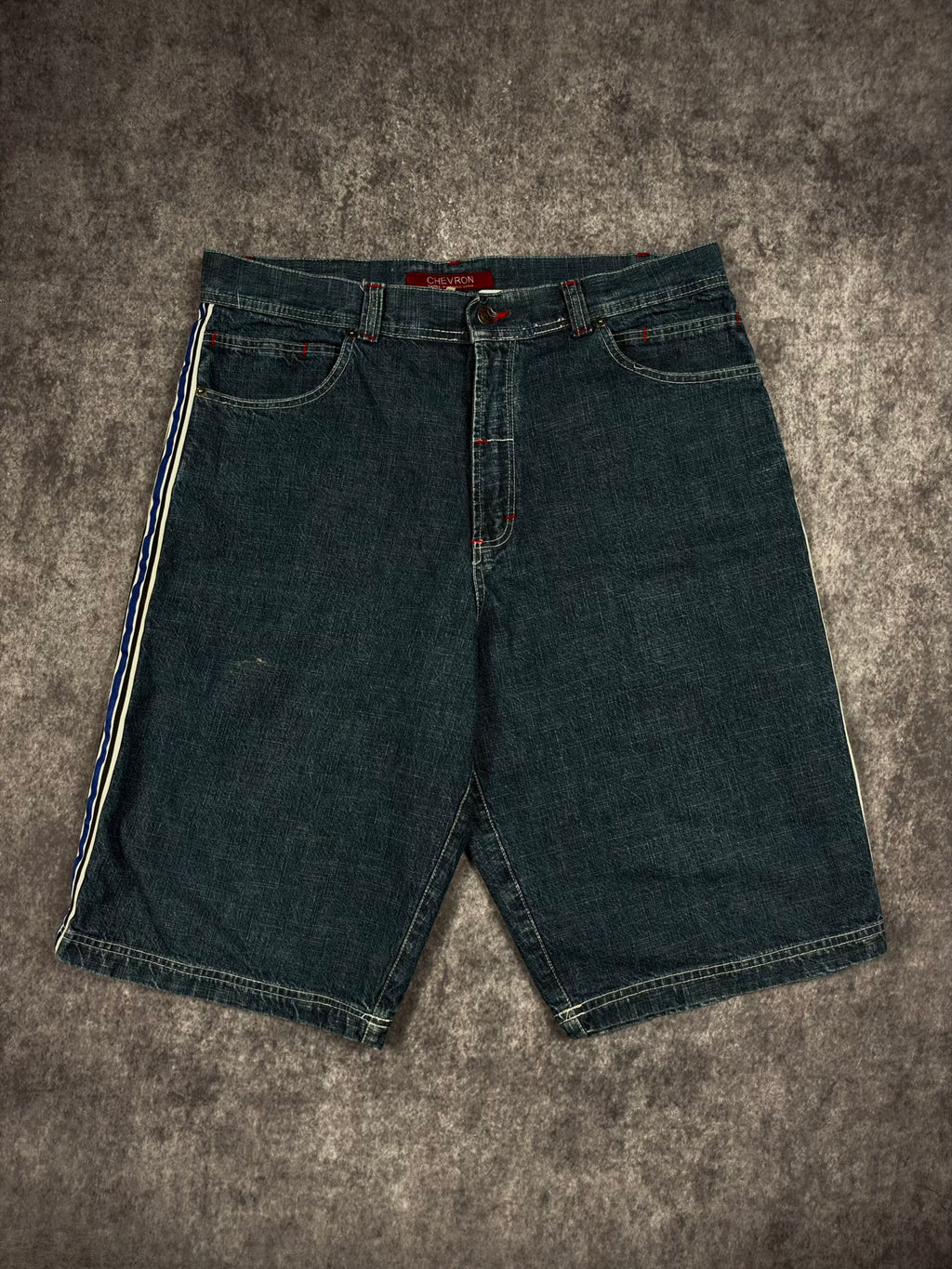 (RARE) 2000s CHEVRON STRIPPED JORTS (38)
