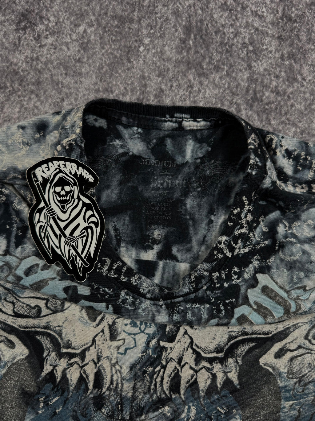 (rare) 2000s affliction shirt (M)
