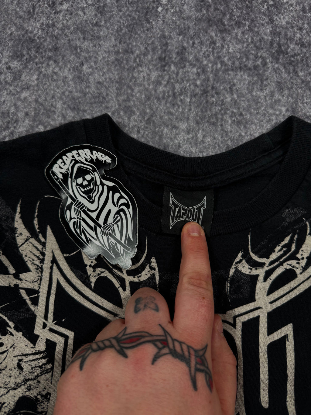(rare) 2000s tapout shirt (S)