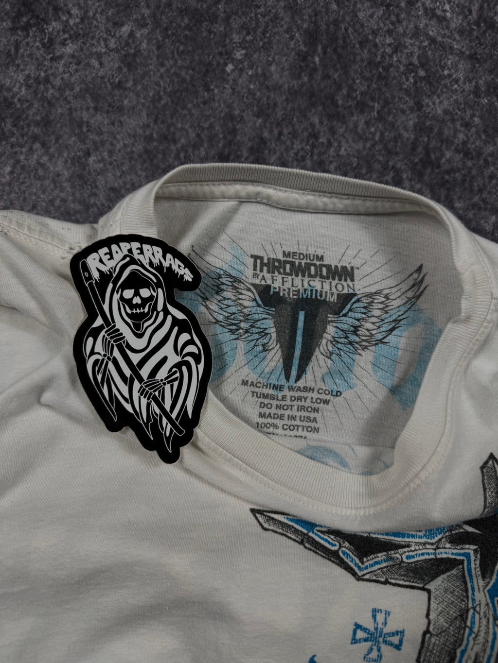 (rare) 2000s throwdown shirt (S)