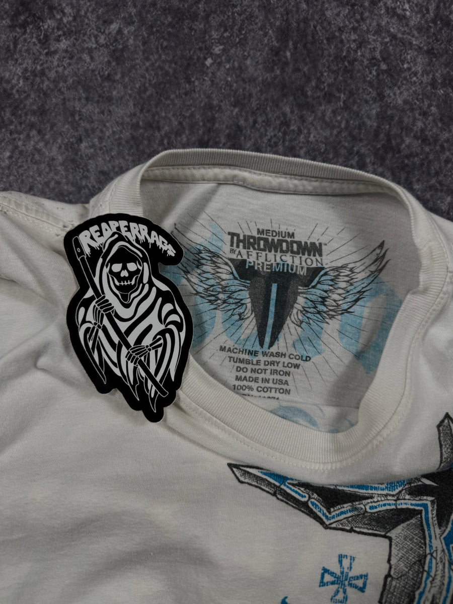 (rare) 2000s throwdown shirt (S)