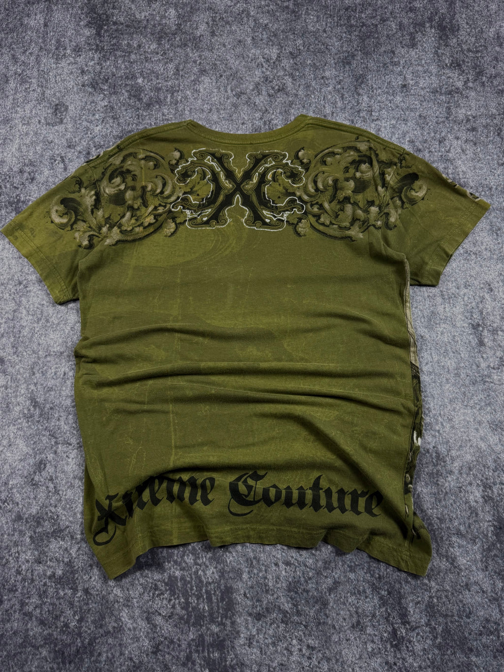 (rare) 2000s xtreme couture shirt (M)