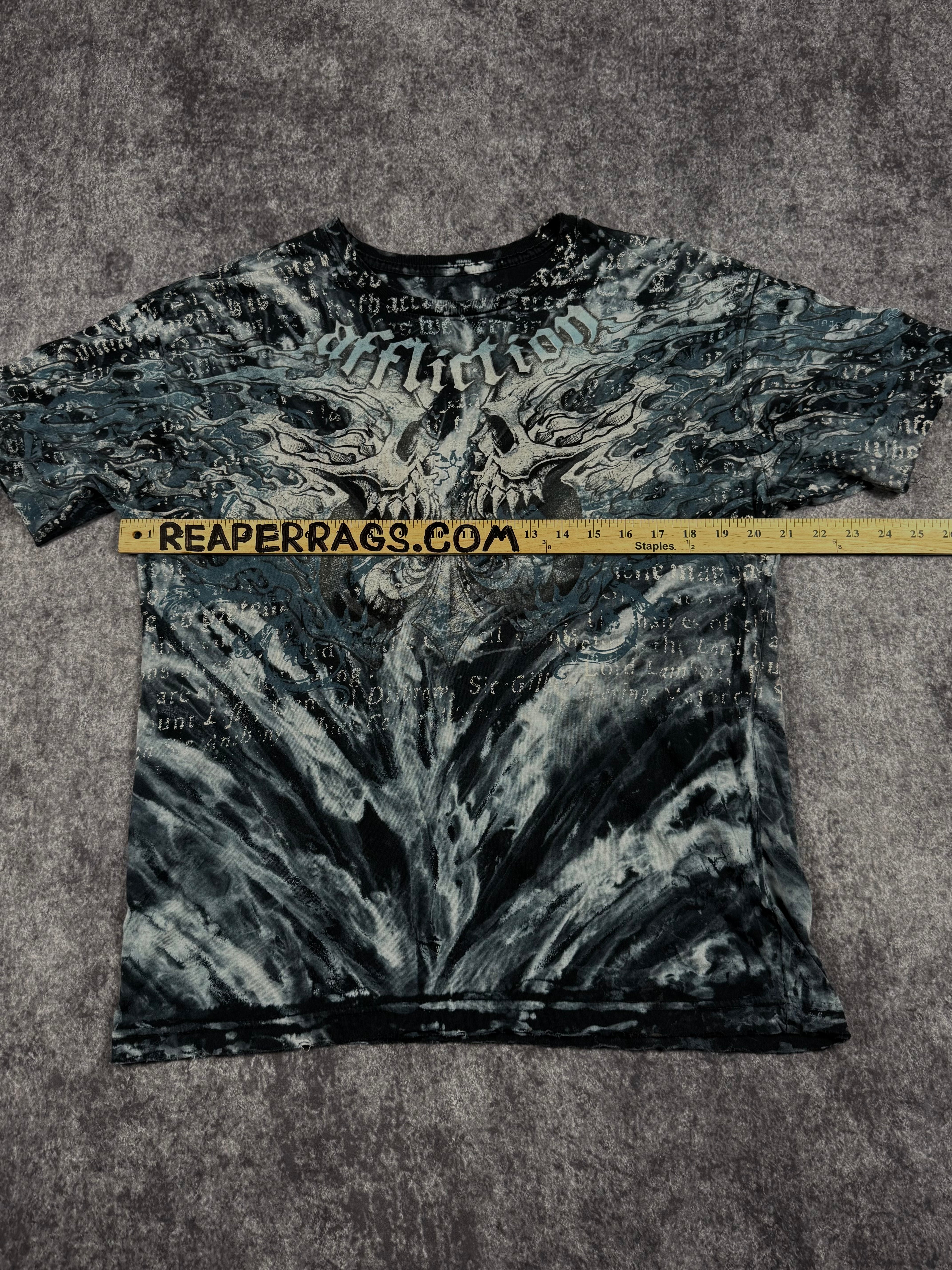 (rare) 2000s affliction shirt (M)
