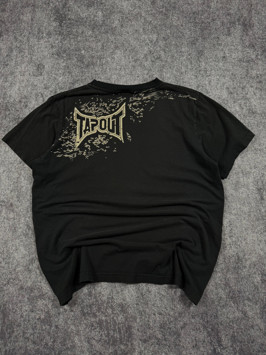 (rare) 2000s tapout shirt (L)