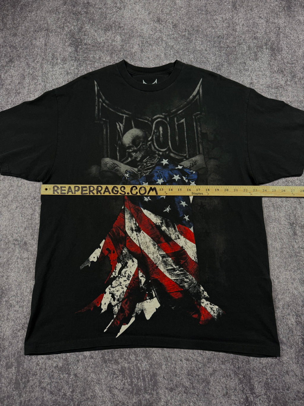 2000s tapout shirt (XL)