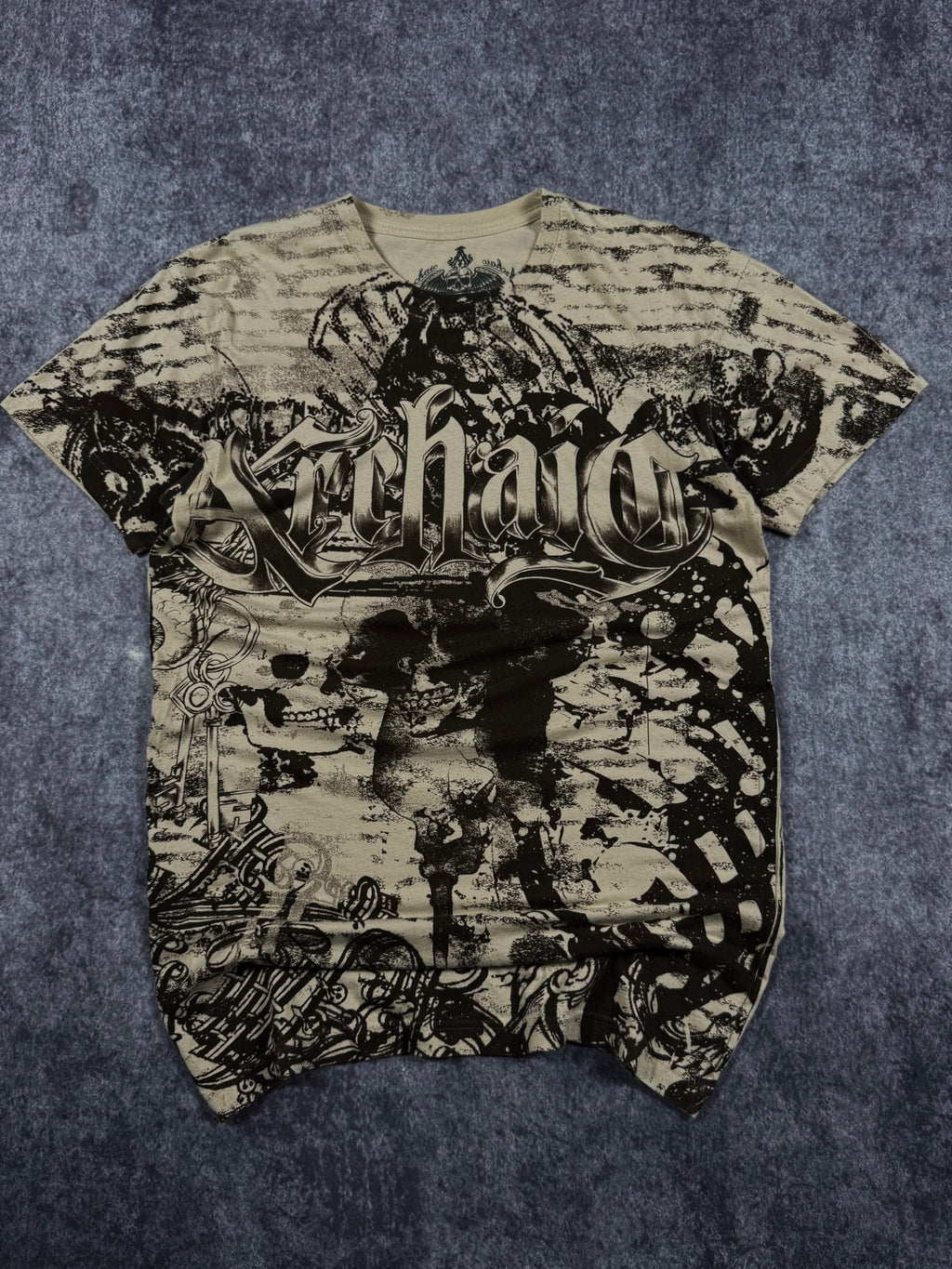 (rare) 2000s archaic shirt (S)