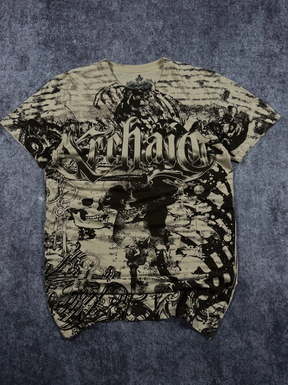 (rare) 2000s archaic shirt (S)