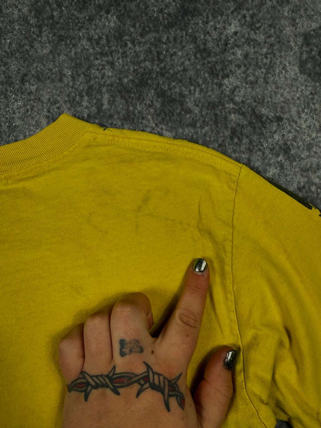 (rare) 2000s tapout shirt (S)