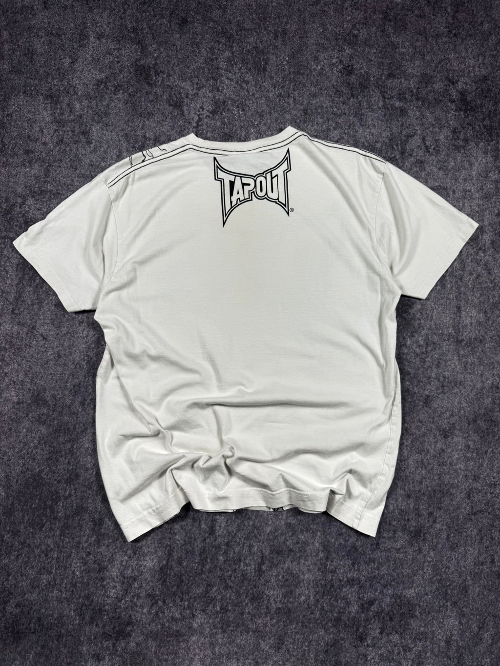 (RARE) 2000s TAPOUT SHIRT (M)