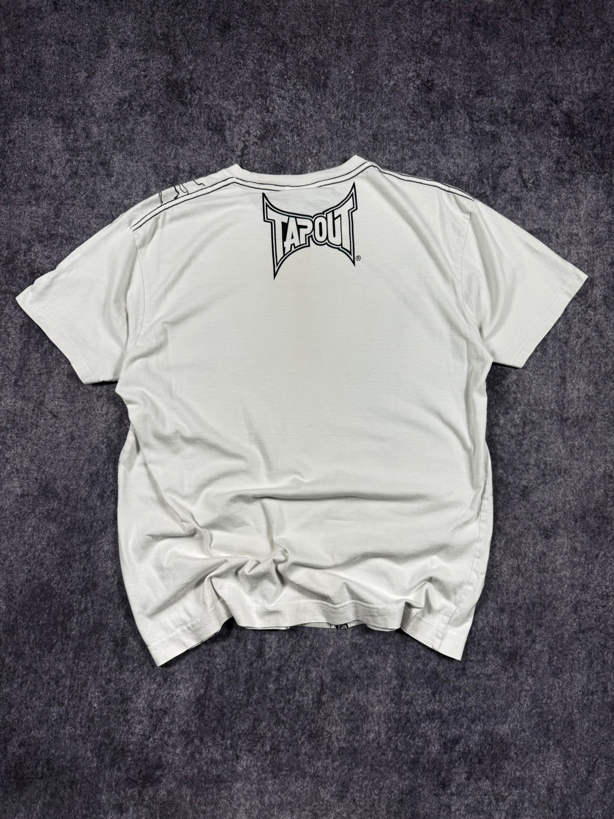 (RARE) 2000s TAPOUT SHIRT (M)