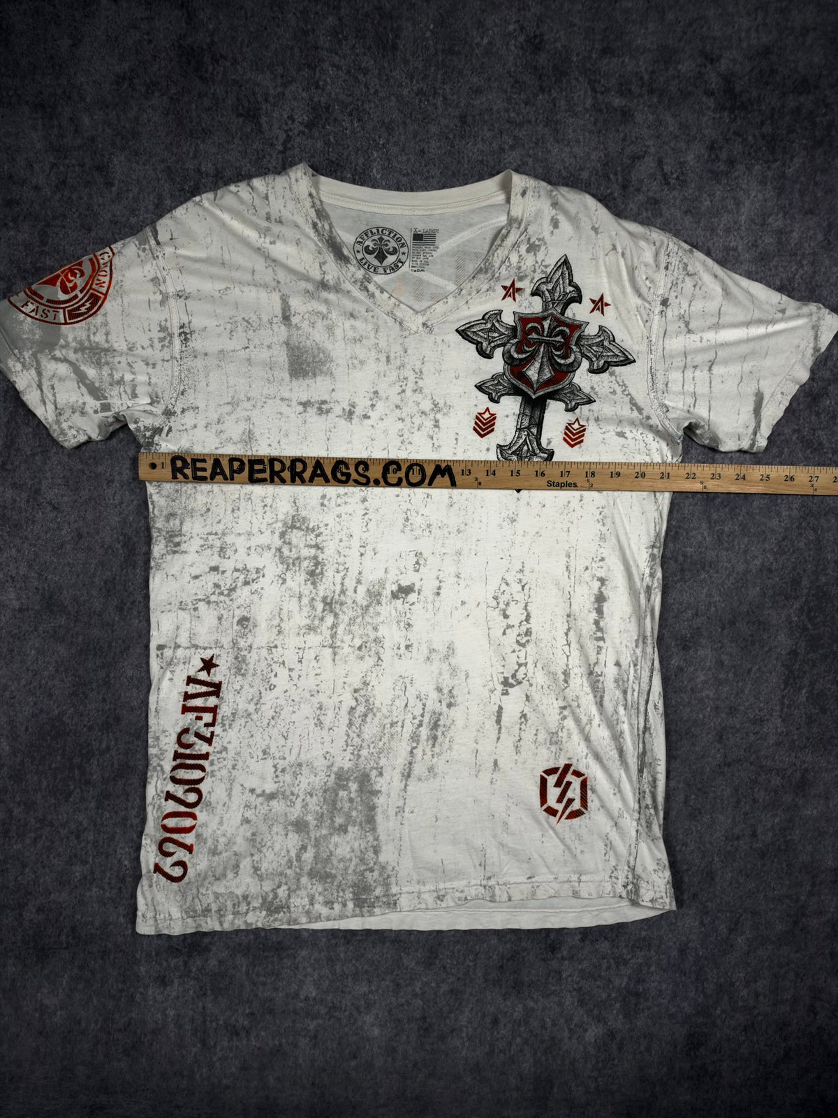 (RARE) 2000s AFFLICTION SHIRT (L)