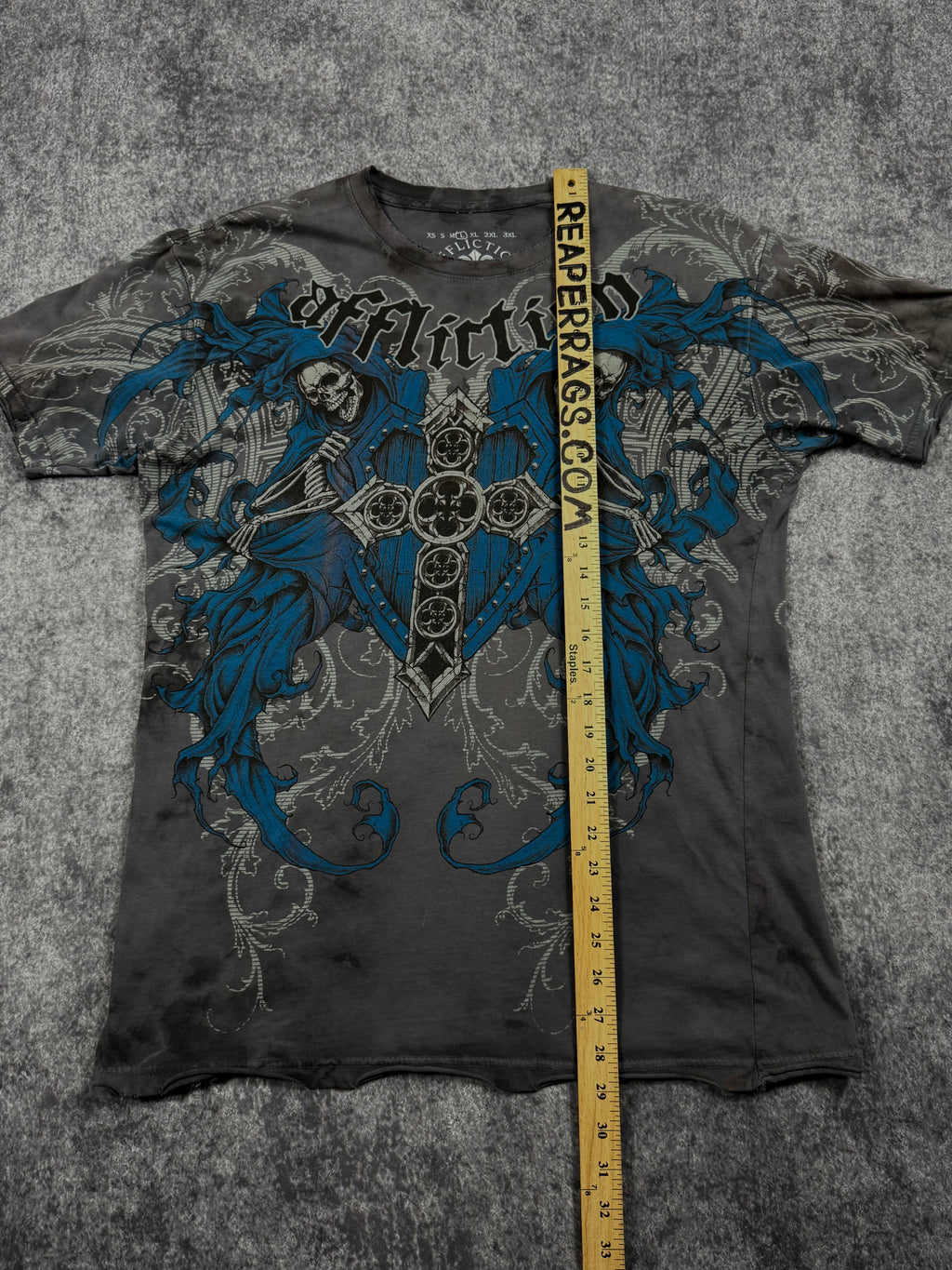 (rare) 2000s affliction shirt (L)