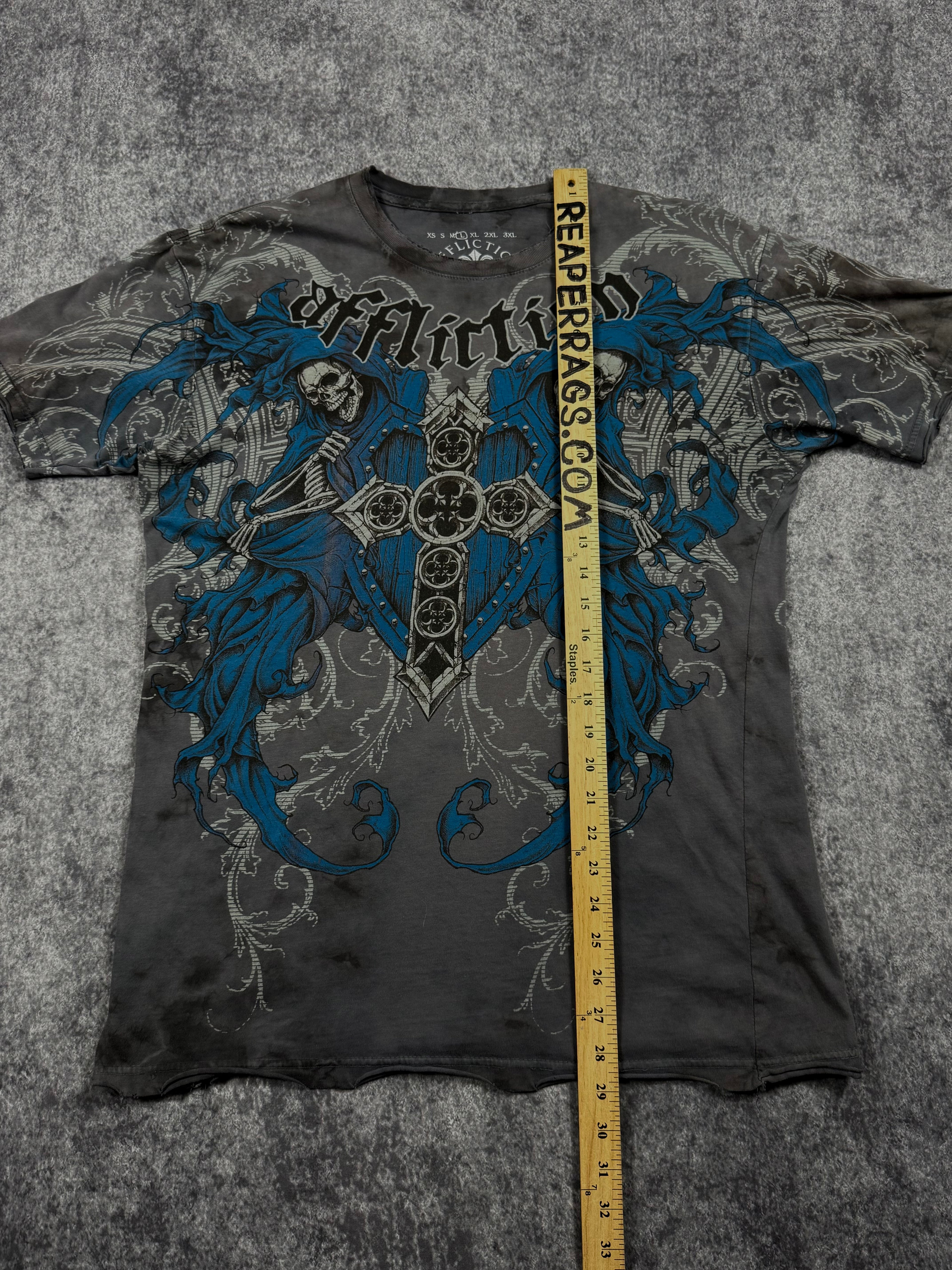 (rare) 2000s affliction shirt (L)