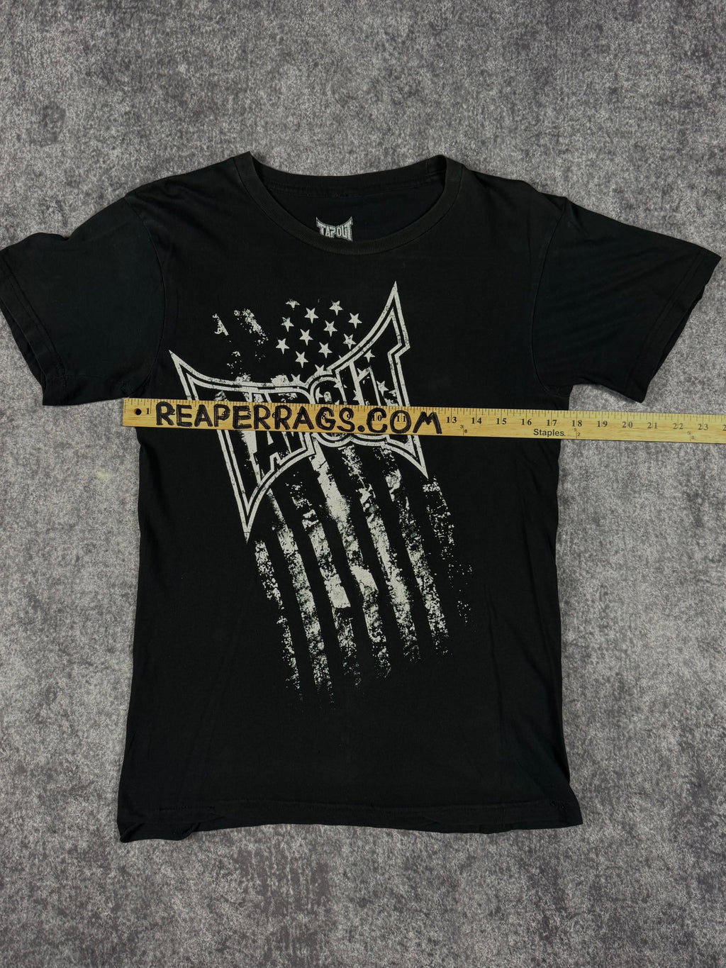 2000s tapout shirt (XS)