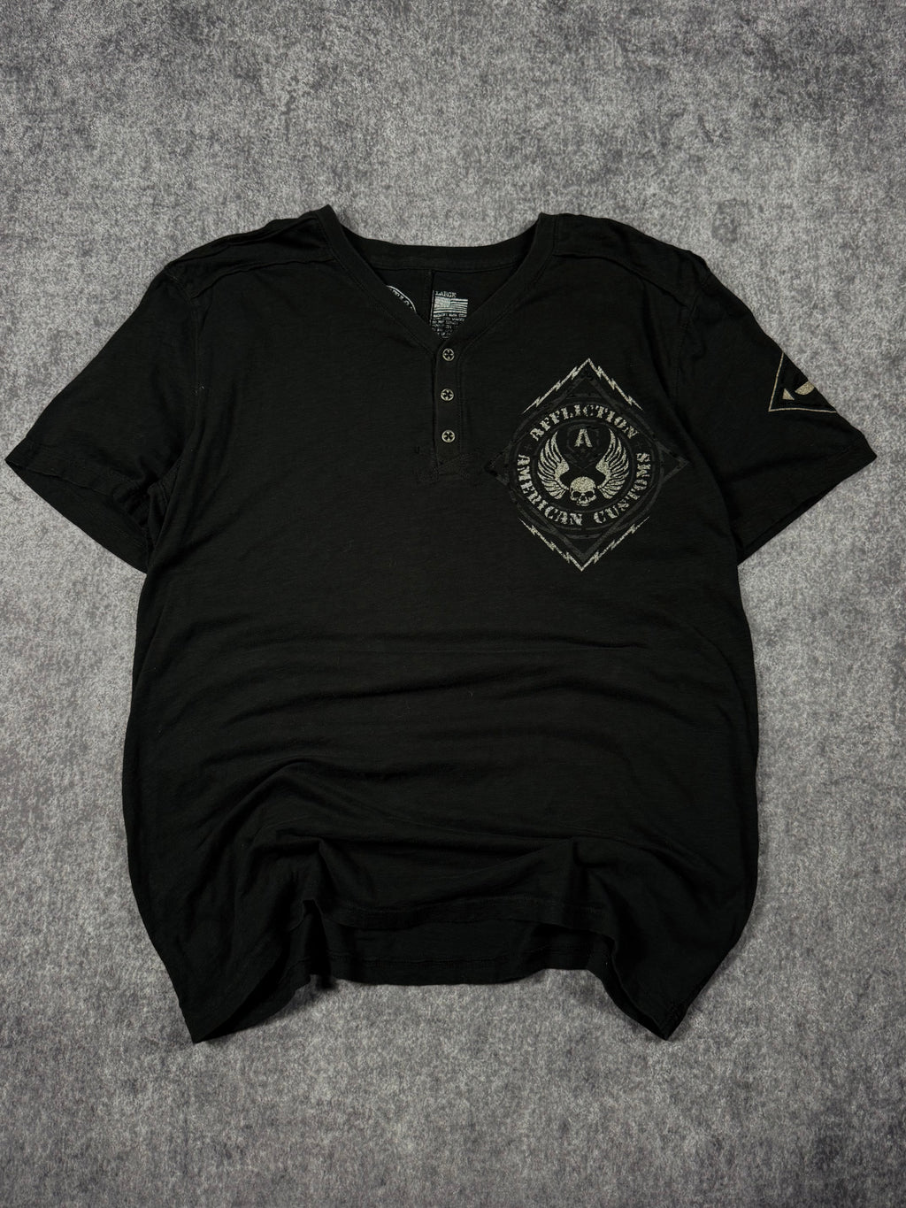 2000s affliction shirt (M)