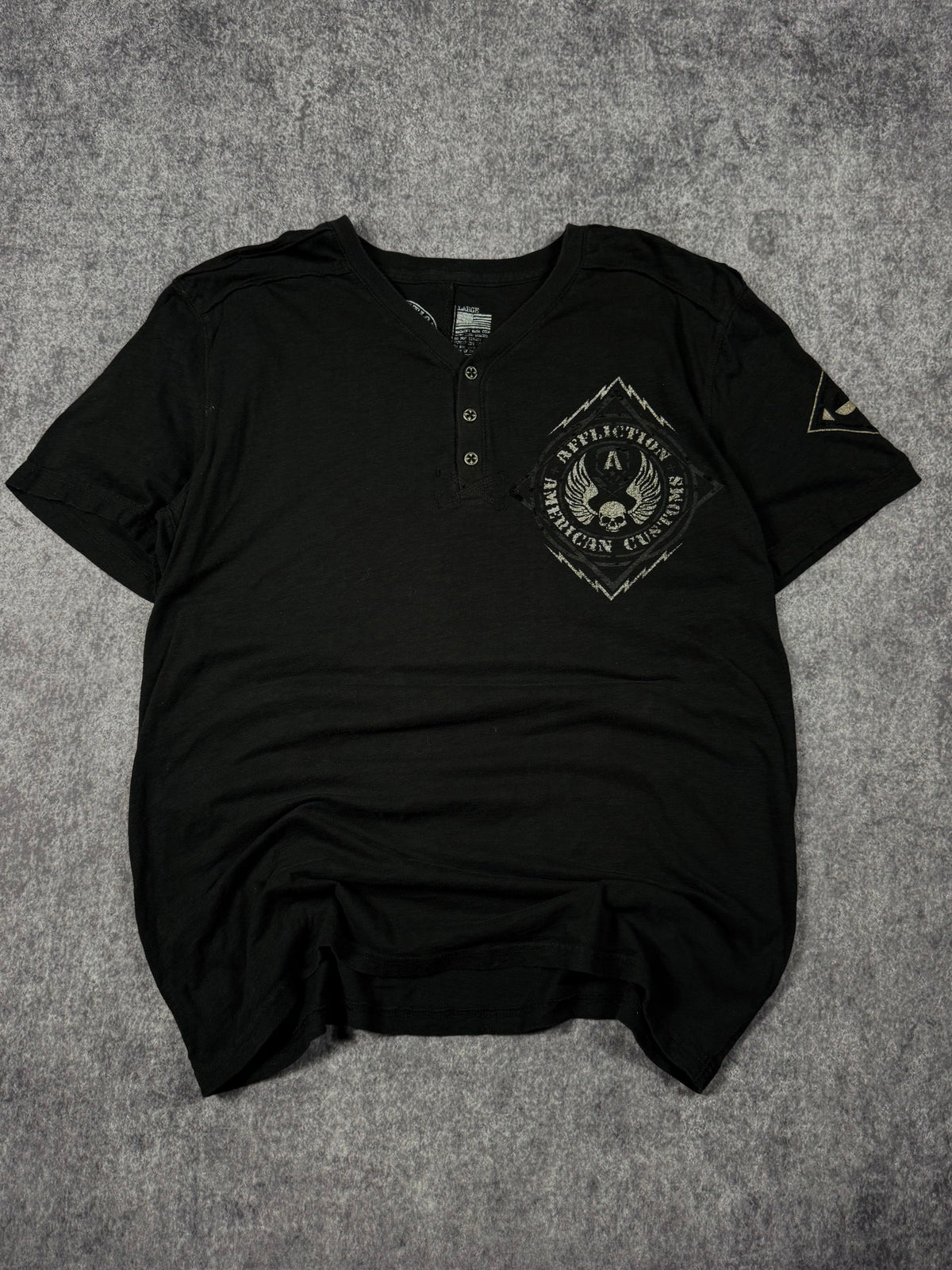 2000s affliction shirt (M)
