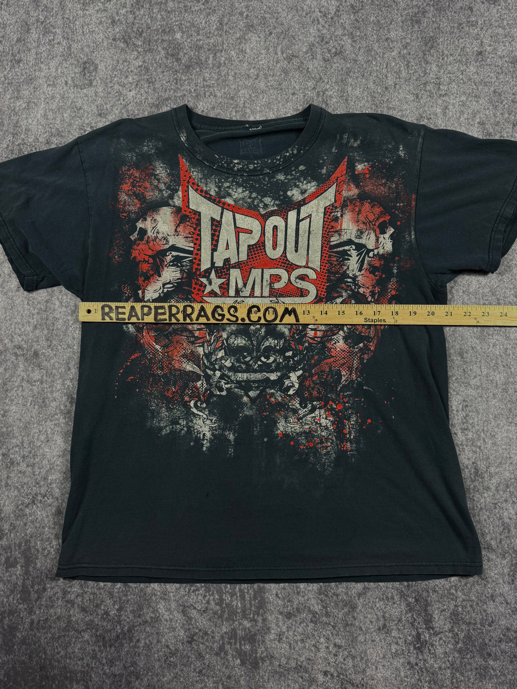 (rare) 2000s tapout shirt (L)