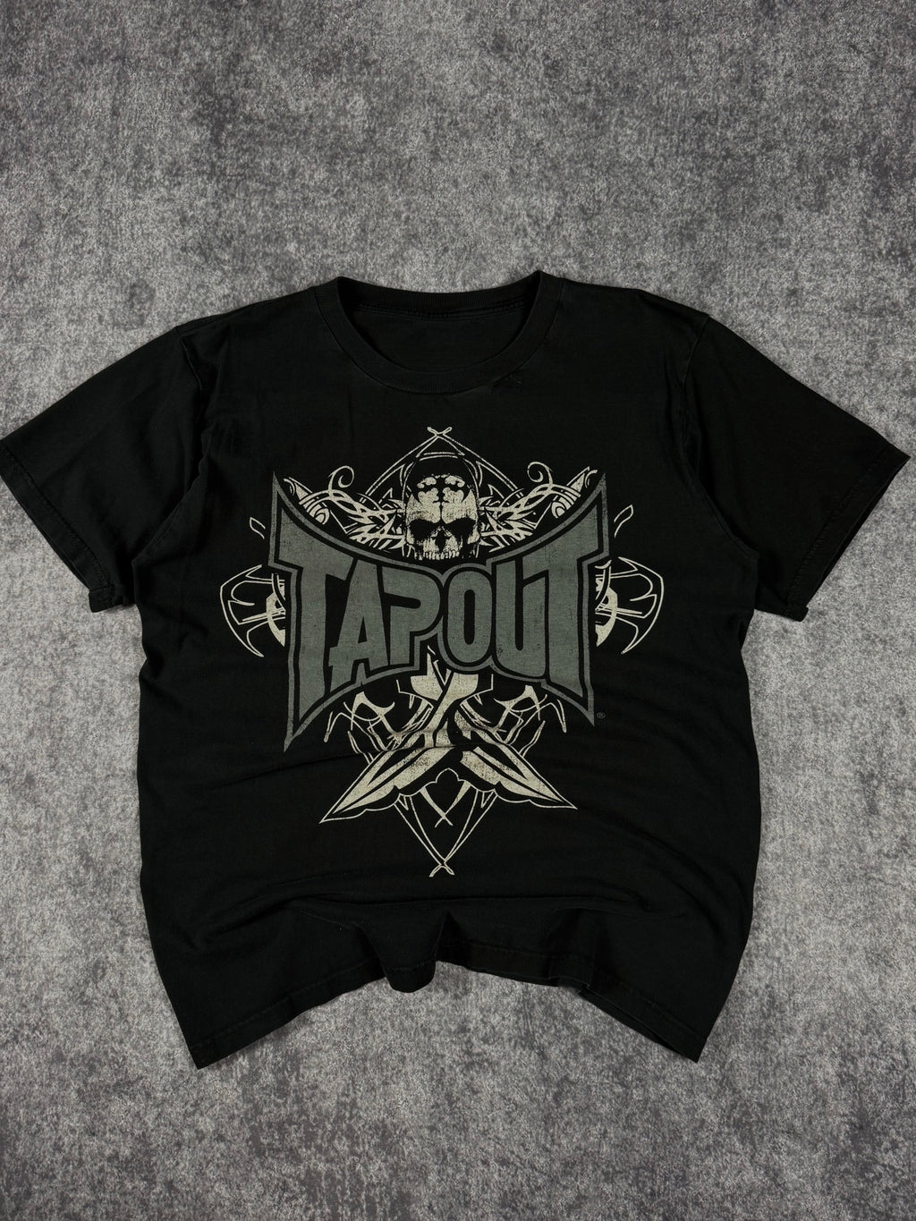 (rare) 2000s tapout shirt (L)