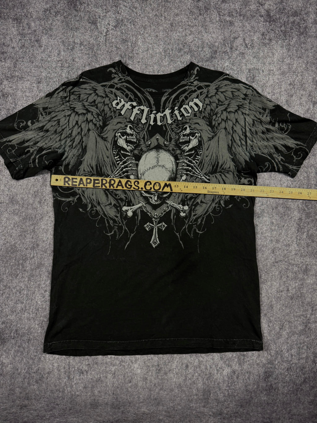 2000s affliction shirt (L)