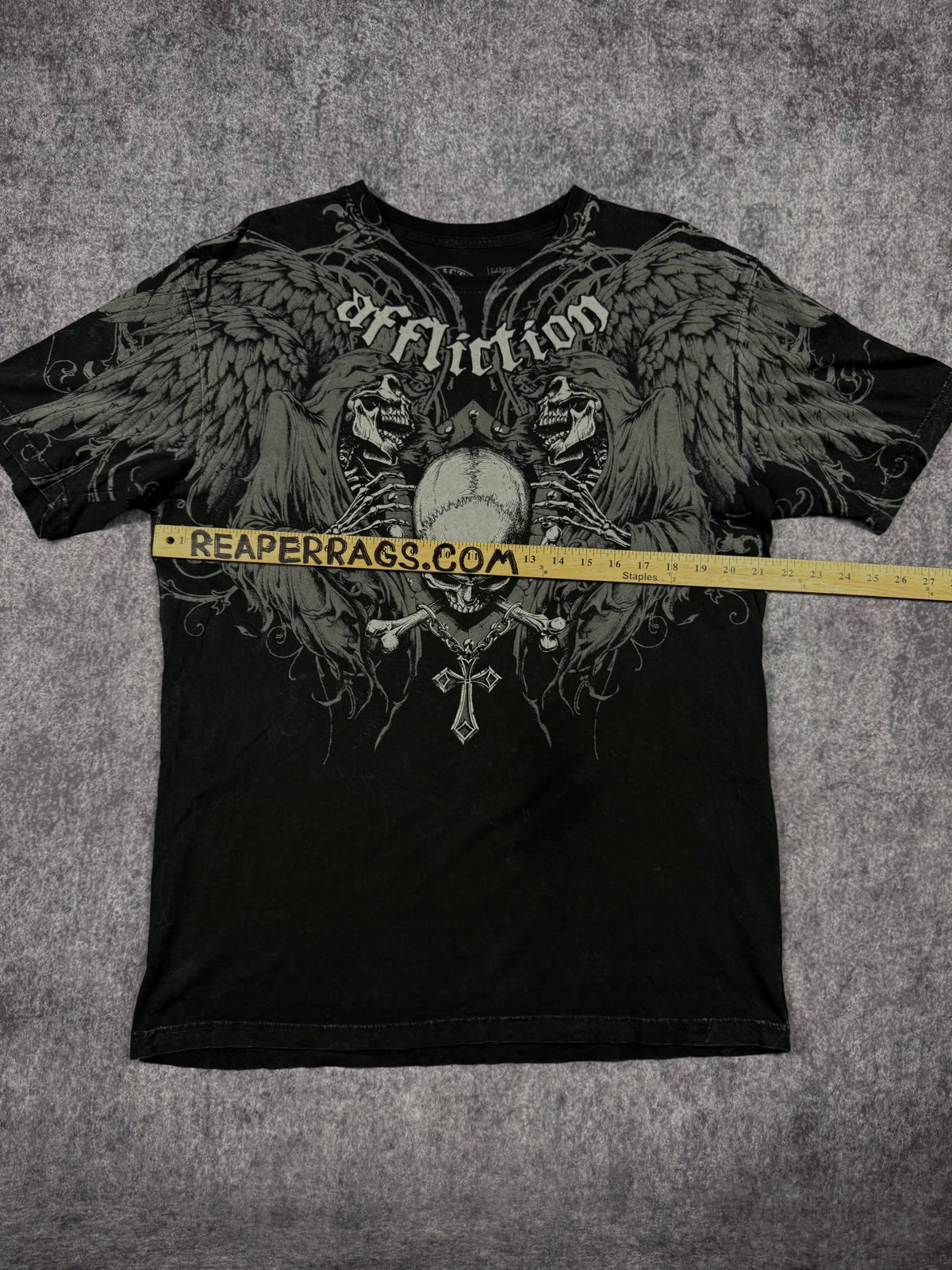 2000s affliction shirt (L)