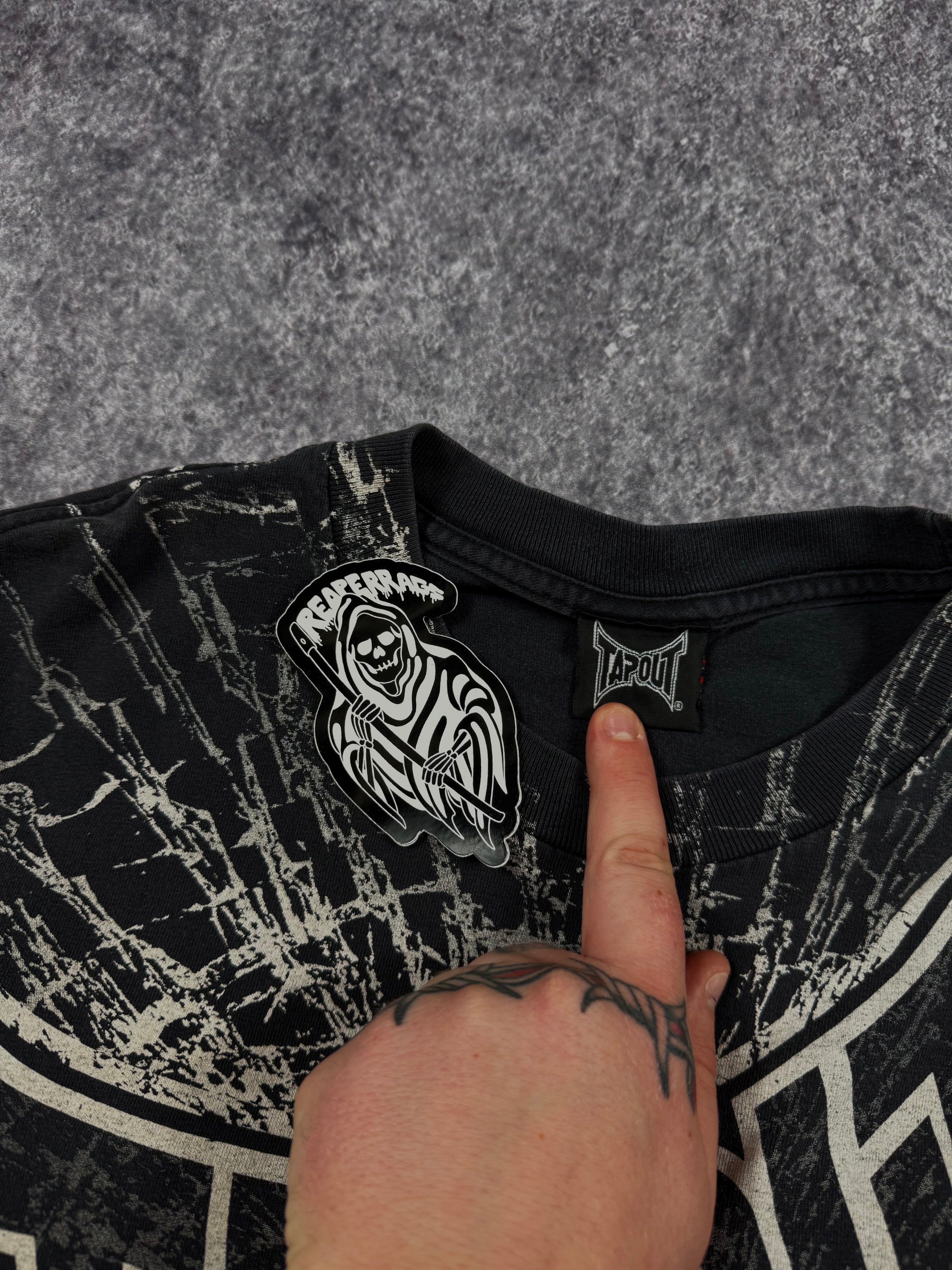 (rare) 2000s tapout shirt (L)