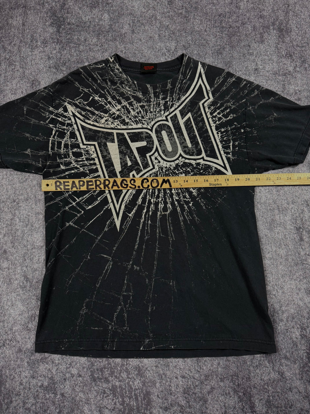 (rare) 2000s tapout shirt (L)