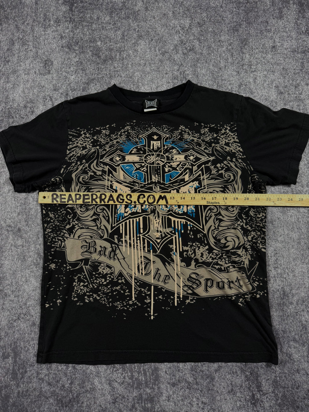 (rare) 2000s tapout shirt (L)