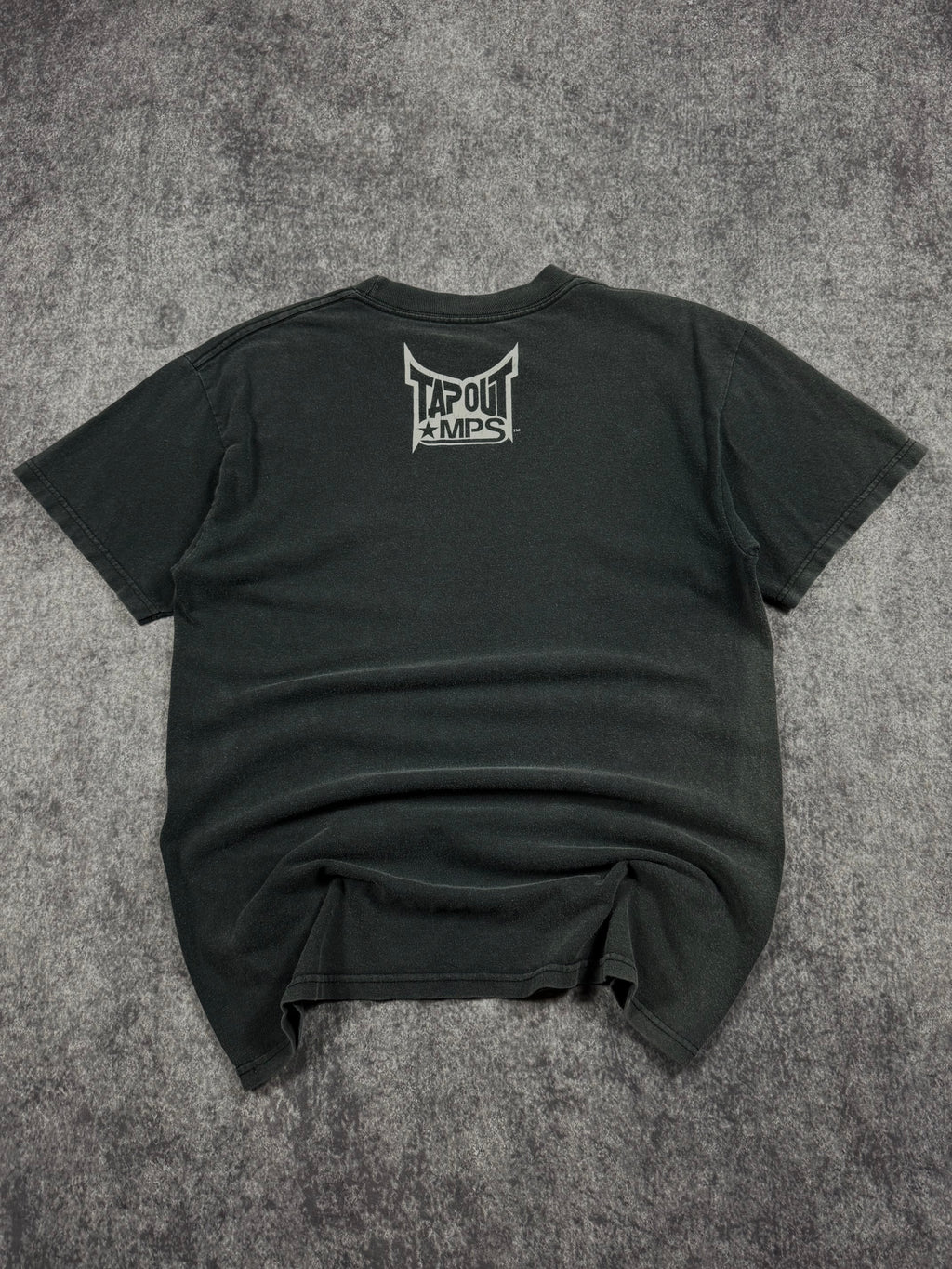 (rare) 2000s tapout shirt (M)