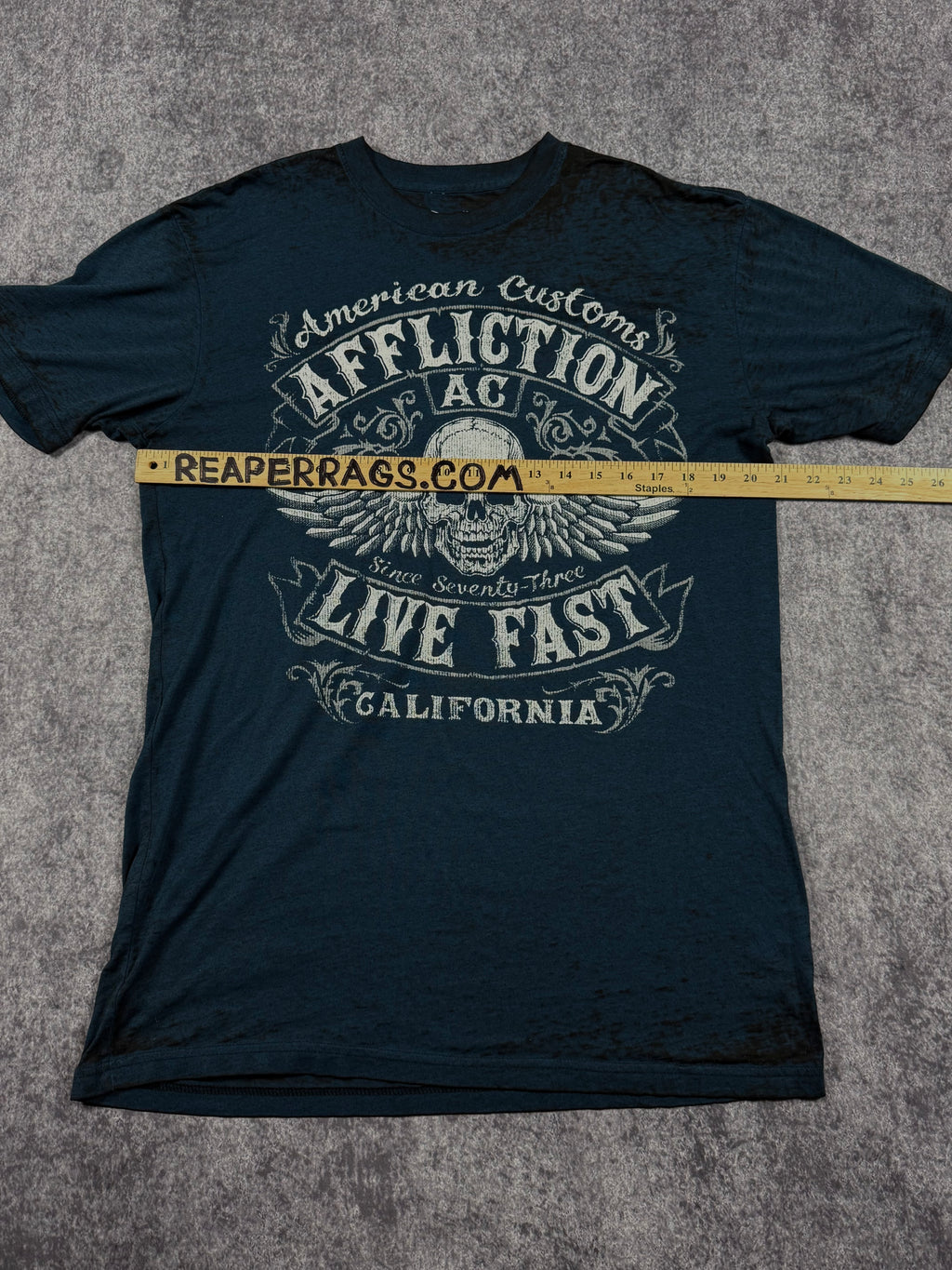 2000s affliction shirt (L)