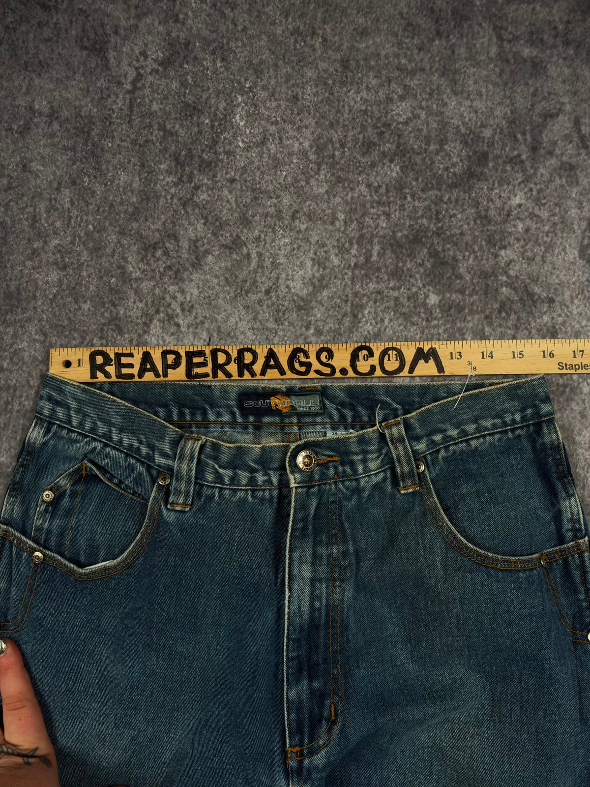 (RARE) 2000s EMBROIDERED SOUTHPOLE JEANS (32x31)