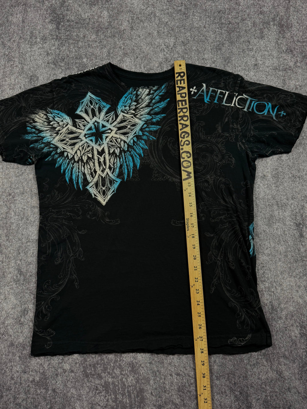 (rare) 2000s affliction shirt (L)