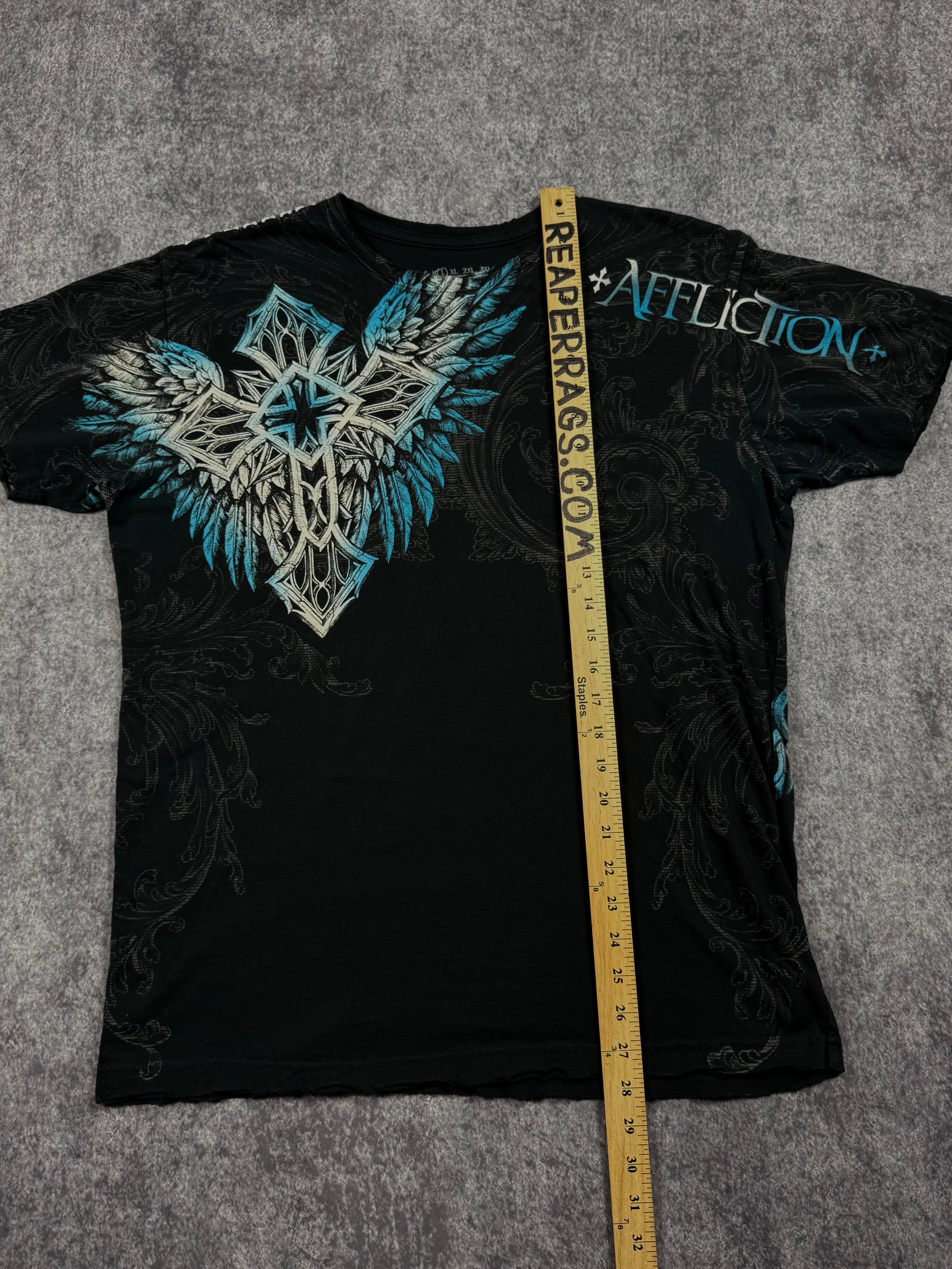 (rare) 2000s affliction shirt (L)