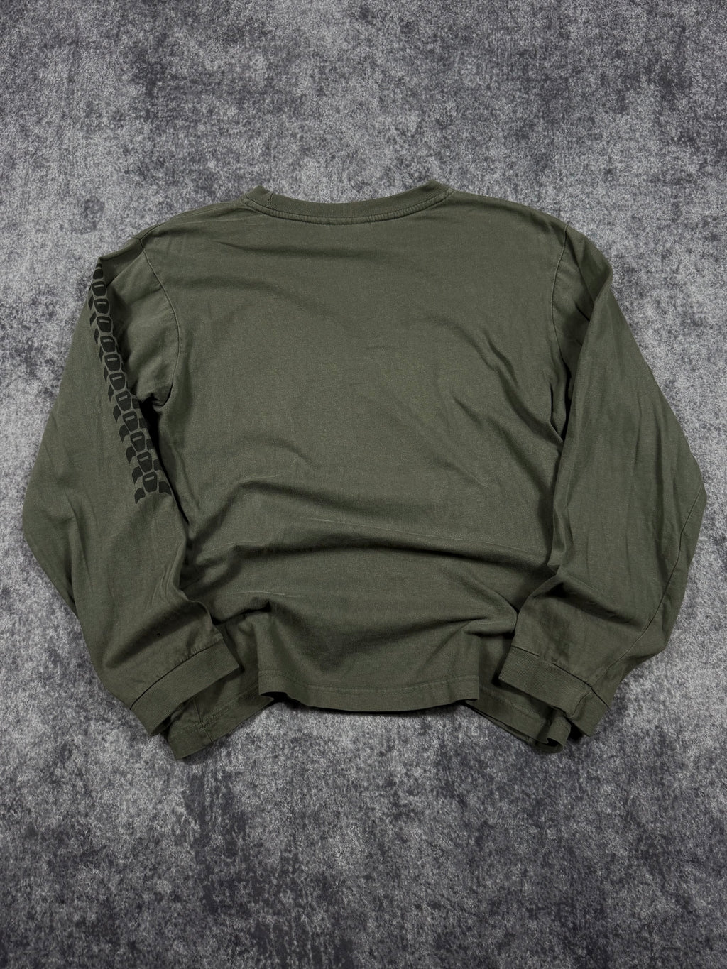 2000s dragon tailwhip long sleeve shirt (S)