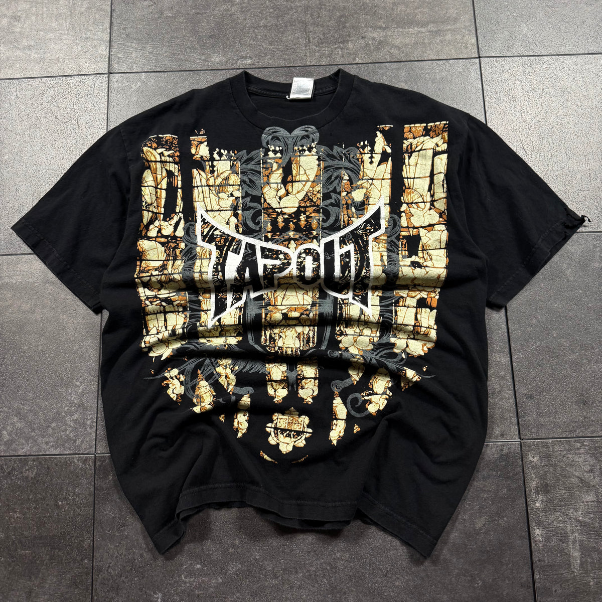 2000s Tapout Shirt (L)