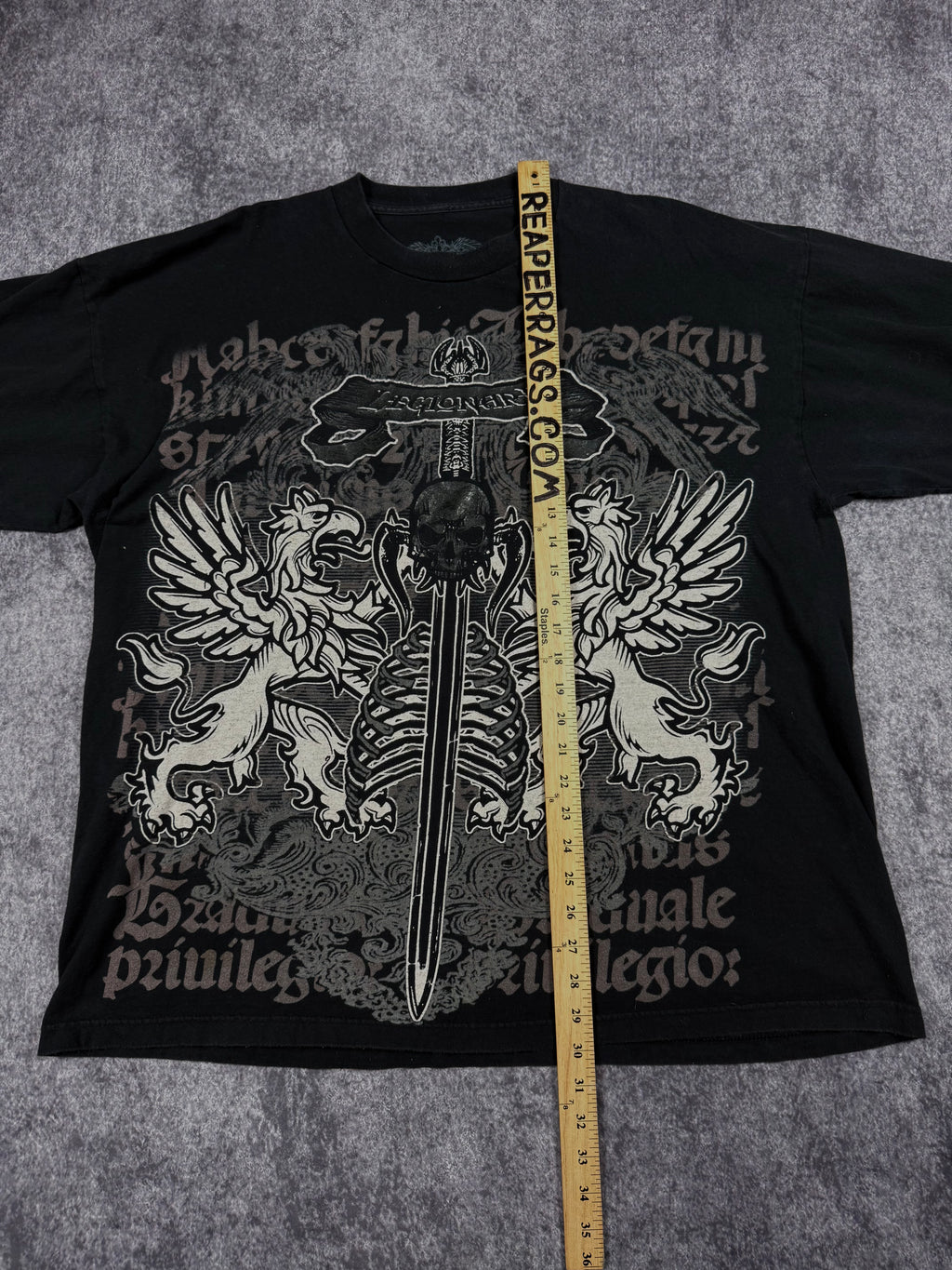 (rare) 2000s grunge shirt (XXL)