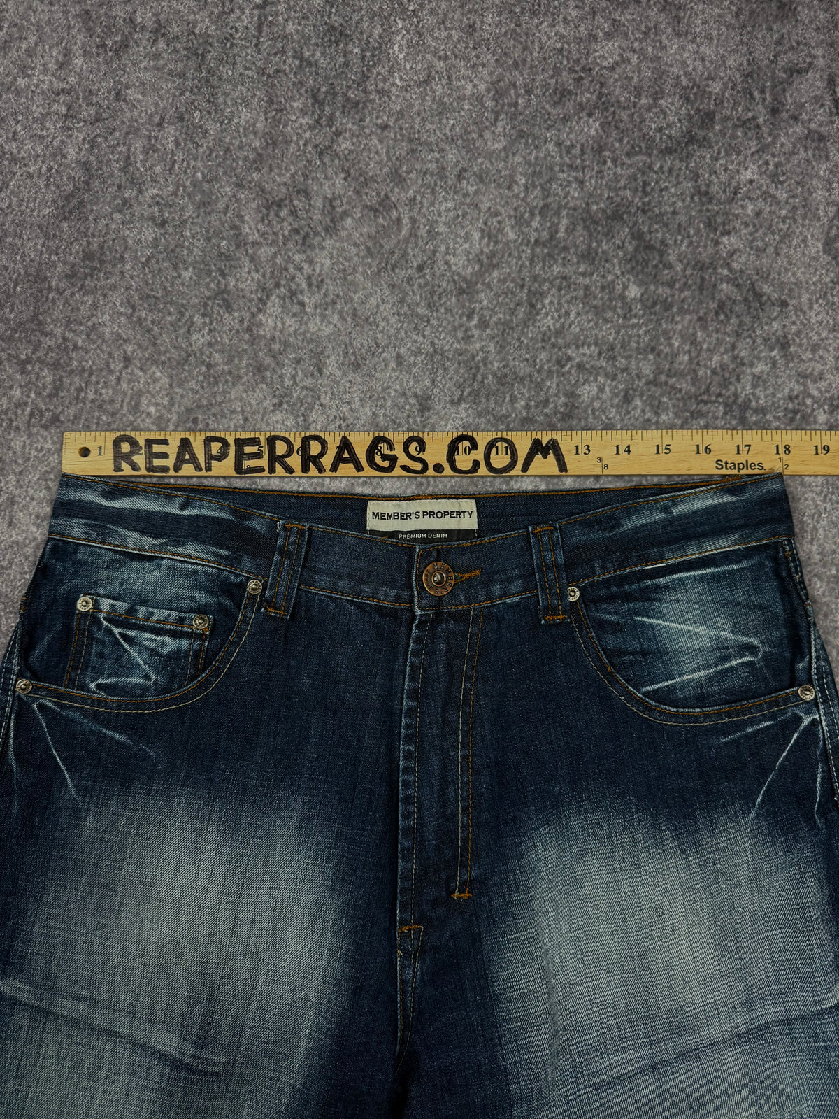 (rare) deadstock 2000s members property jeans (36x30)